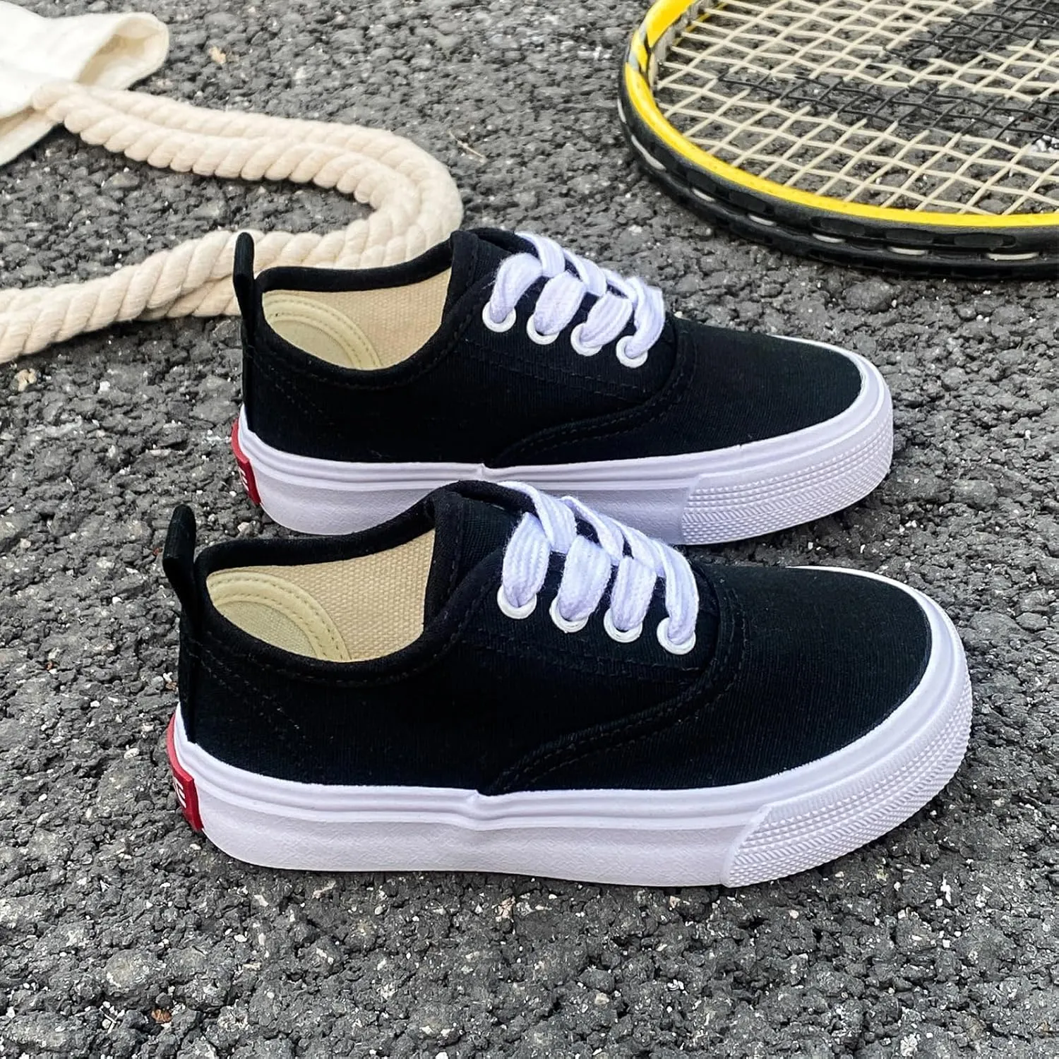 Boys and Girls Low Top Sports Shoes Lace up Canvas Children's Shoes Comfortable and Lightweight Skateboarding Shoes