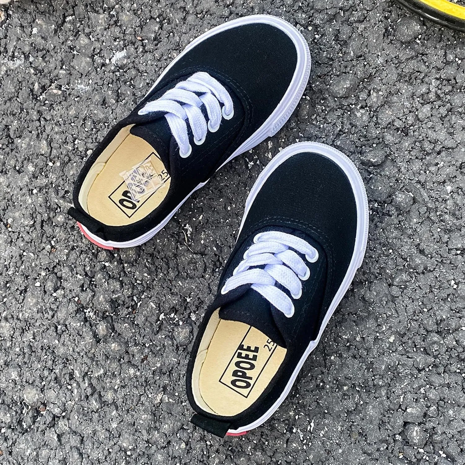 Boys and Girls Low Top Sports Shoes Lace up Canvas Children's Shoes Comfortable and Lightweight Skateboarding Shoes