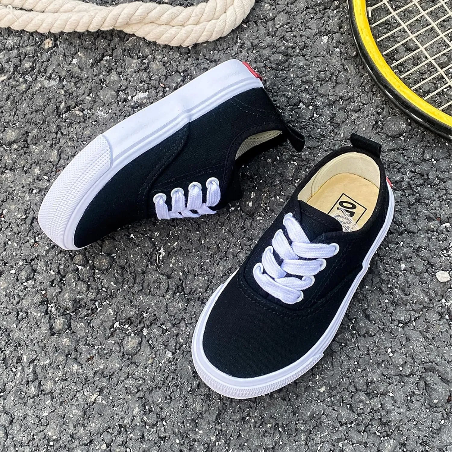 Boys and Girls Low Top Sports Shoes Lace up Canvas Children's Shoes Comfortable and Lightweight Skateboarding Shoes