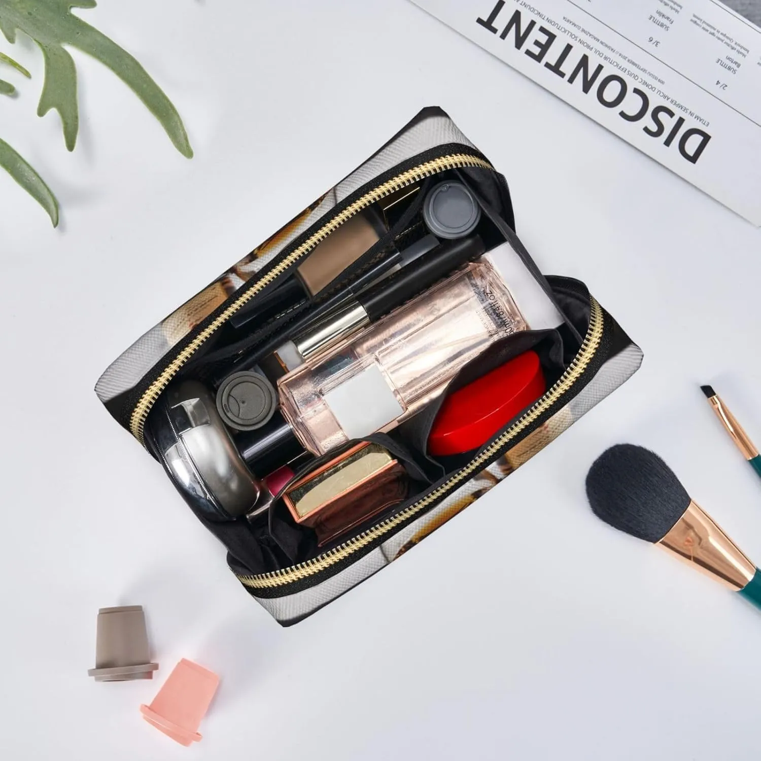 Cigar & Whiskey Printed Small Makeup Bag,Travel Cosmetic Bag Purse with Zipper,Water-resistant Makeup Organizer Bag for Women
