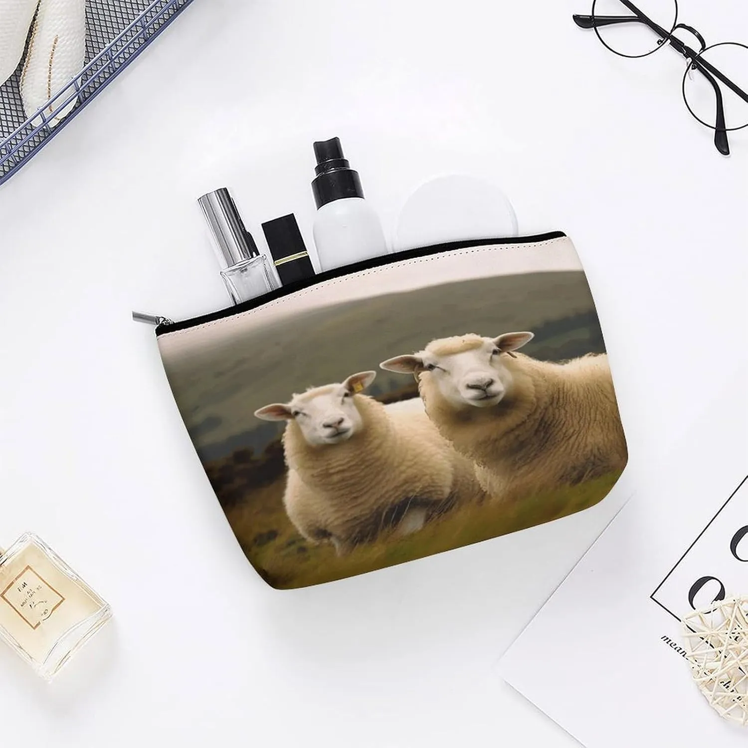 Large Capacity Makeup Bags for Women Portable Leather with Zipper Travelling Makeup Bag Two White Sheep Printed