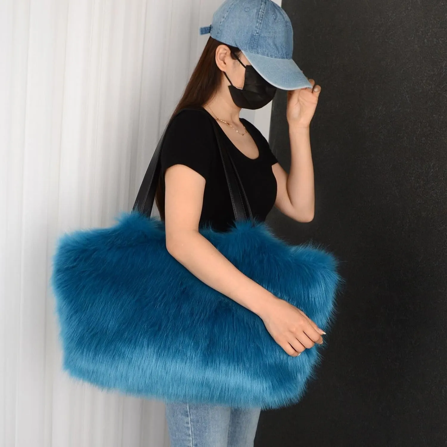Large Winter Purse for Women Trendy 2024 Fluffy Tote Bag Fuzzy Large Tote Bag Faux Fur Crossbody Bag